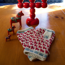 Dala Horse Mitts Pattern