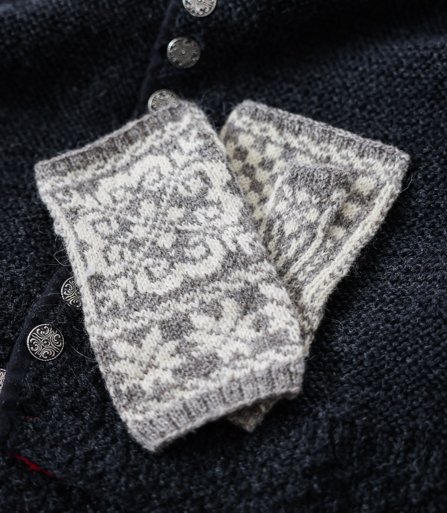 Finn Fingerless Mitts Pattern