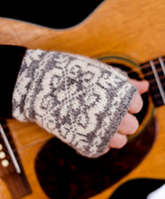 Finn Fingerless Mitts Pattern